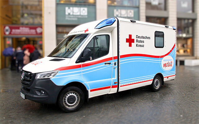 Unser Herzenswunsch-Mobil in der Innenstadt von Pforzheim
