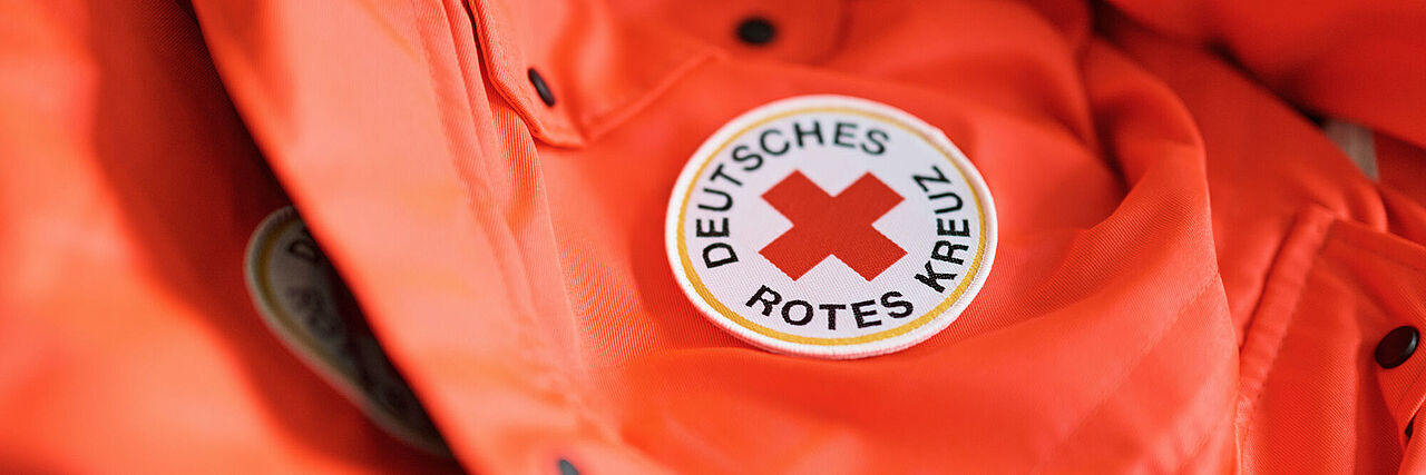 Einsatzjacke mit Rotkreuz-Logo